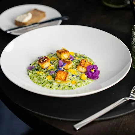 Hotel Luc, Autograph Collection 5*