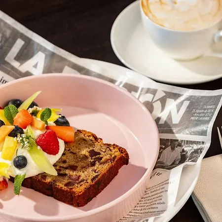 Luc, Autograph Collection 5*