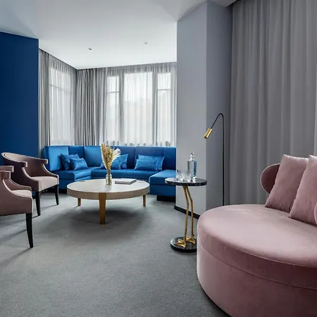 Luc, Autograph Collection 5*