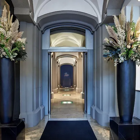 Luc, Autograph Collection 5*