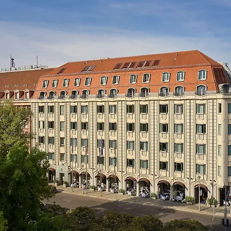 Luc, Autograph Collection Berlín