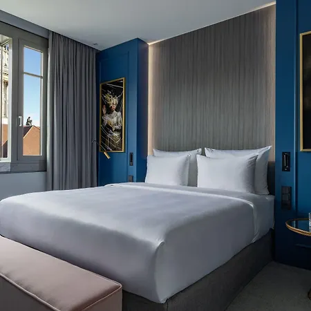 Luc, Autograph Collection 5*