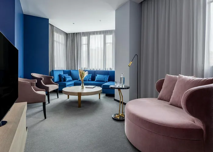 Luc, Autograph Collection 5*