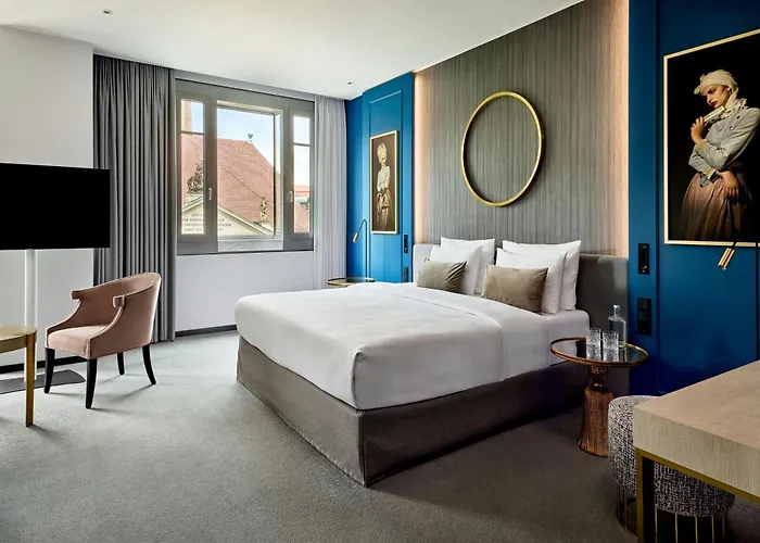 Luc, Autograph Collection