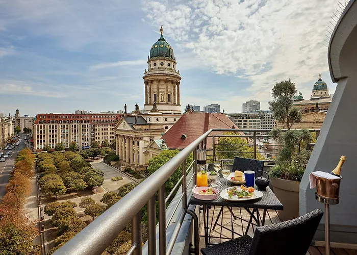 Luc, Autograph Collection 5*