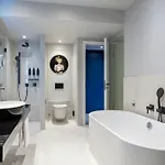 Luc, Autograph Collection 5*