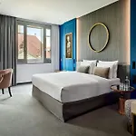 Luc, Autograph Collection