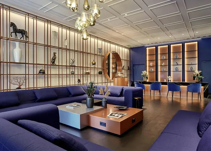 Luc, Autograph Collection 5*