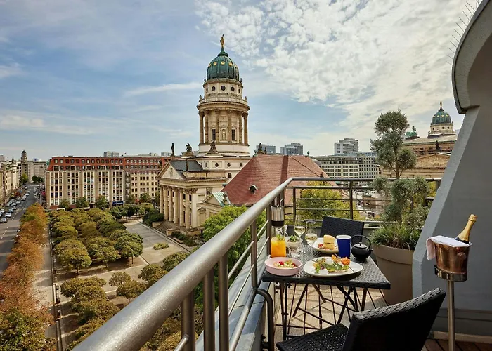 Luc, Autograph Collection Berlín