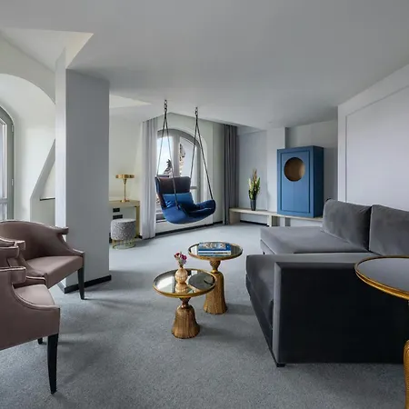 Hotel Luc, Autograph Collection 5*