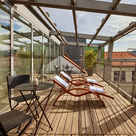 Luc, Autograph Collection 5*