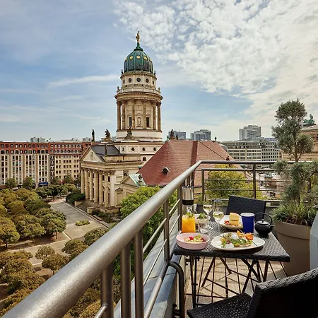 Luc, Autograph Collection 5*