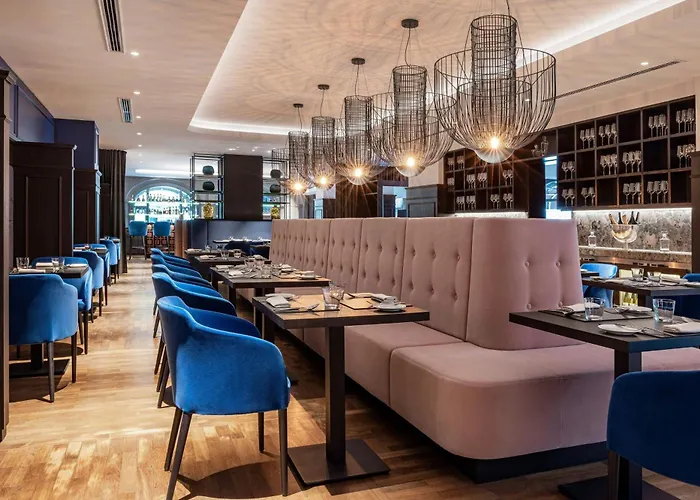 Luc, Autograph Collection 5*