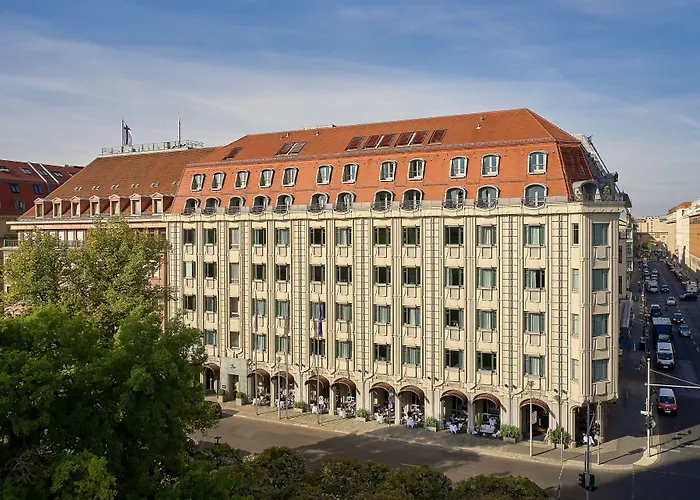 Luc, Autograph Collection Berlín